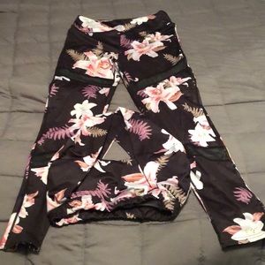 Cute size large matching sports bra and leggings
